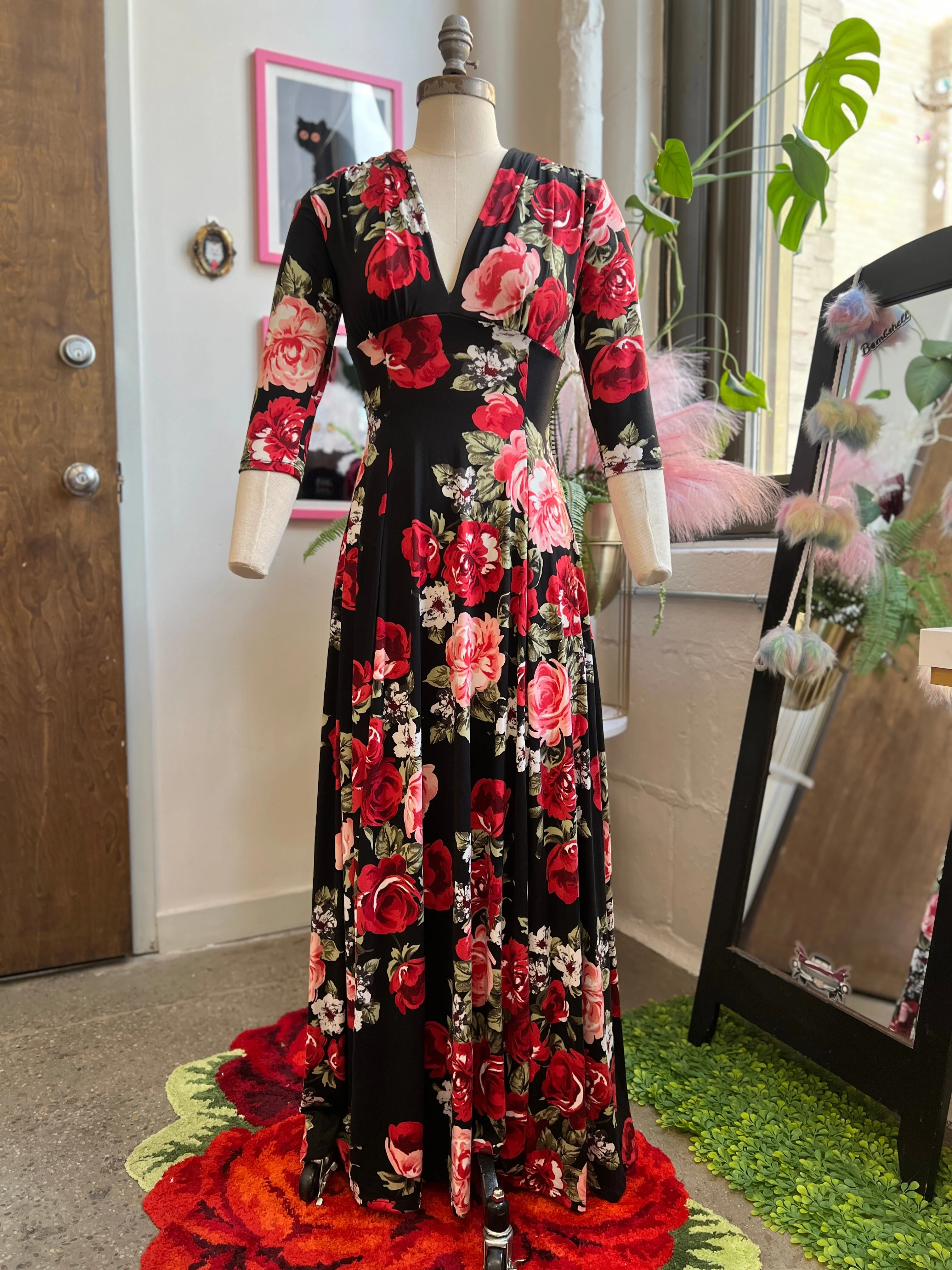 Raquel 3/4 Sleeve Maxi Dress in Red Rose Print - Image 2