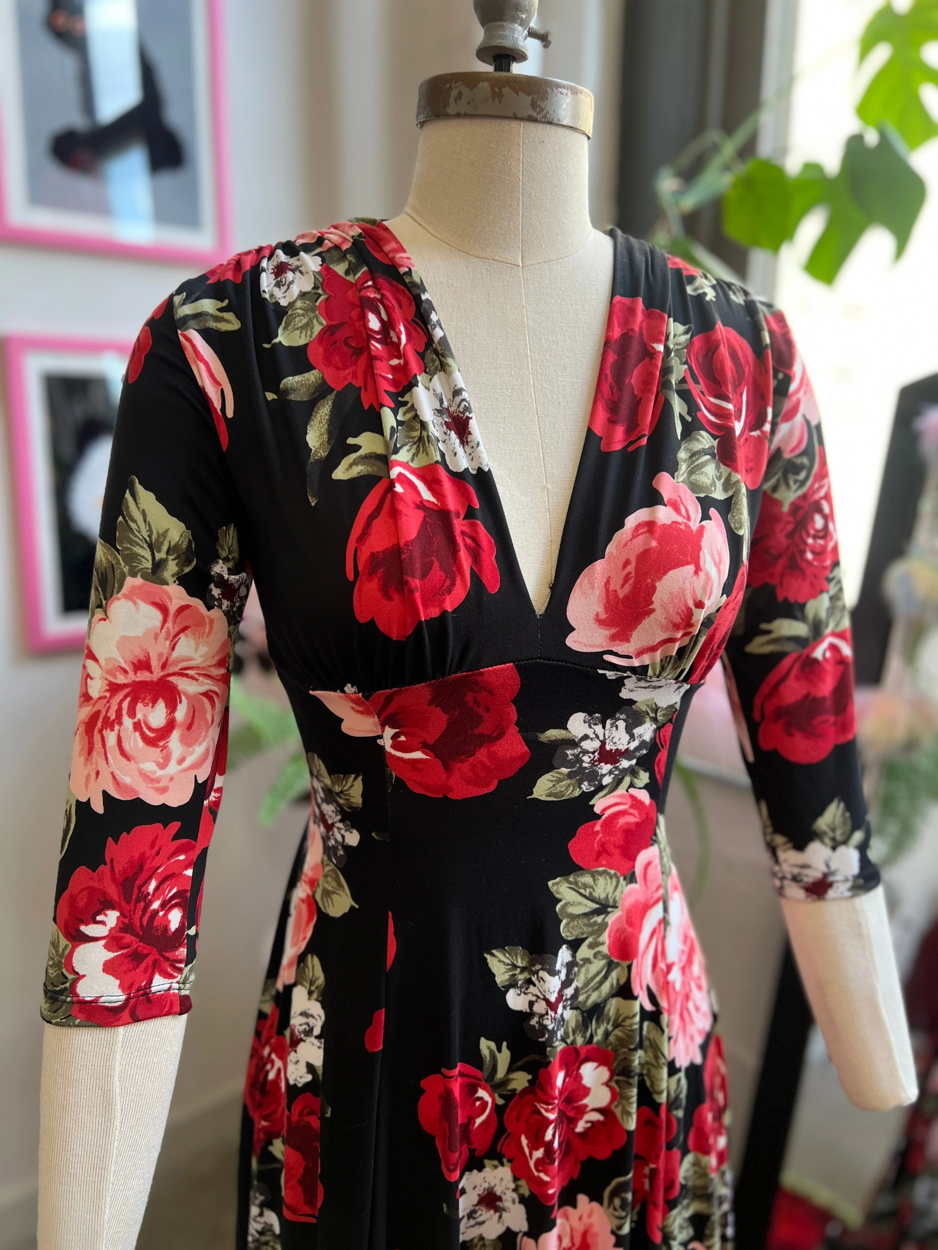 Raquel 3/4 Sleeve Maxi Dress in Red Rose Print - Image 3